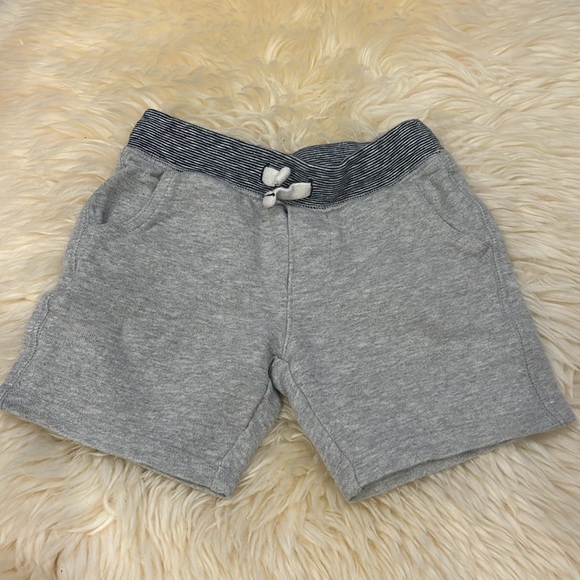 Carter’s & OshKosh B’ Gosh Gray Shorts Bundle in Size 3-4T - Picture 2 of 8